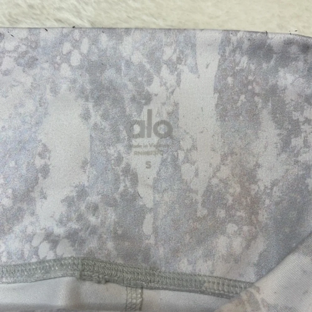 Alo Yoga Snakeskin Print 7/8 Legging Gray Size Small